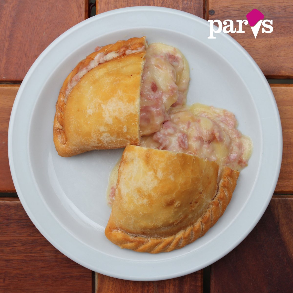 AsuMapa's tweet photo. PARIS BAR: La empanada de jamón y queso de @parisparaguay debería integrar el listado de cosas que toda persona debería hacer antes de morir: 
1. Escribir un libro, 2. Plantar un árbol, 3. Tener un hijo y 4. Probar la empa de J&amp;Q de Paris.

📍 Están en muchos puntos de la ciudad. https://t.co/K5tOXDkYVx