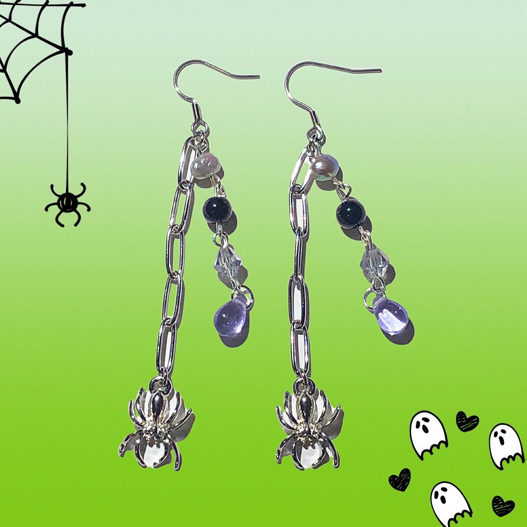 Lovefrogsstore's tweet photo. things r getting spooky around here.. 
spooky earring drop on 10/8!

#spookyearrings #handmadejewelry #halloweenjewelry #spooky🎃 https://t.co/EwG87Uvo8B