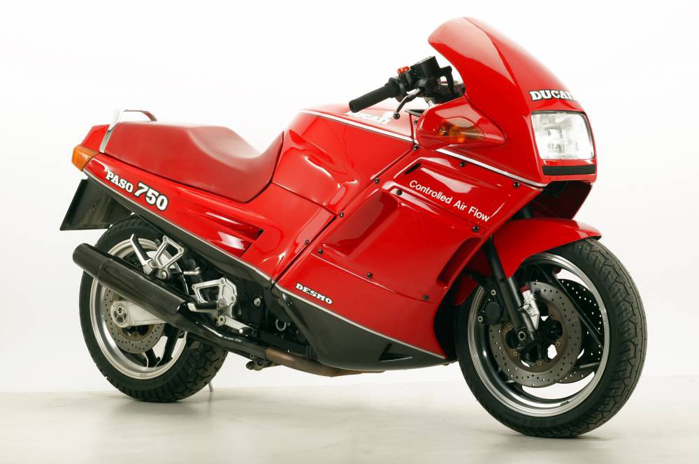 Mañana voy a ir a probar la Monster 927, ya contaré qué tal.., pero moto bonita, bonita era esta Ducati Paso 750. <a href="/ducatiesp/">Ducati España</a> #ducatipaso750 #ducati