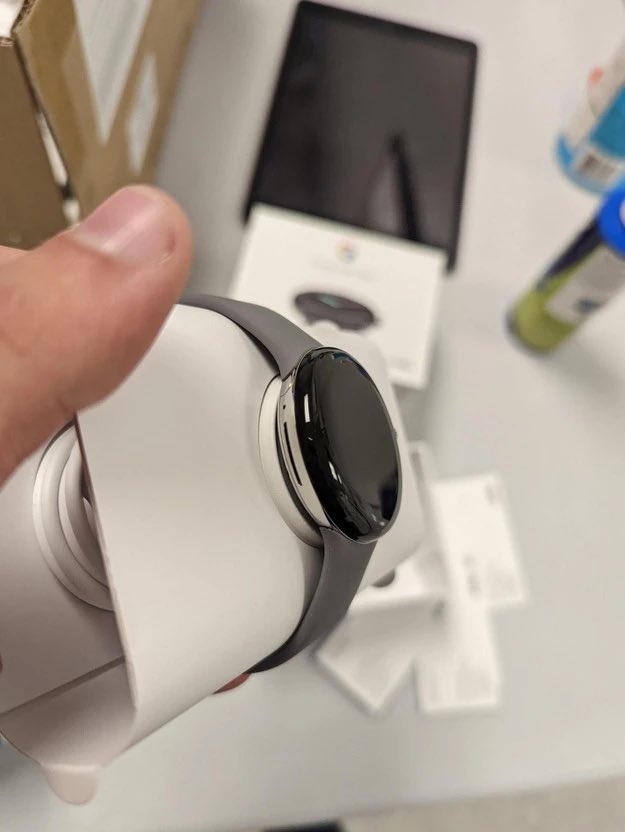andTECHroid's tweet photo. Google Pixel Watch hands on leaked
.
#GoogleCloud #GooglePixelWatchHandsOn #GooglePixelWatch https://t.co/bbiS32zj3c