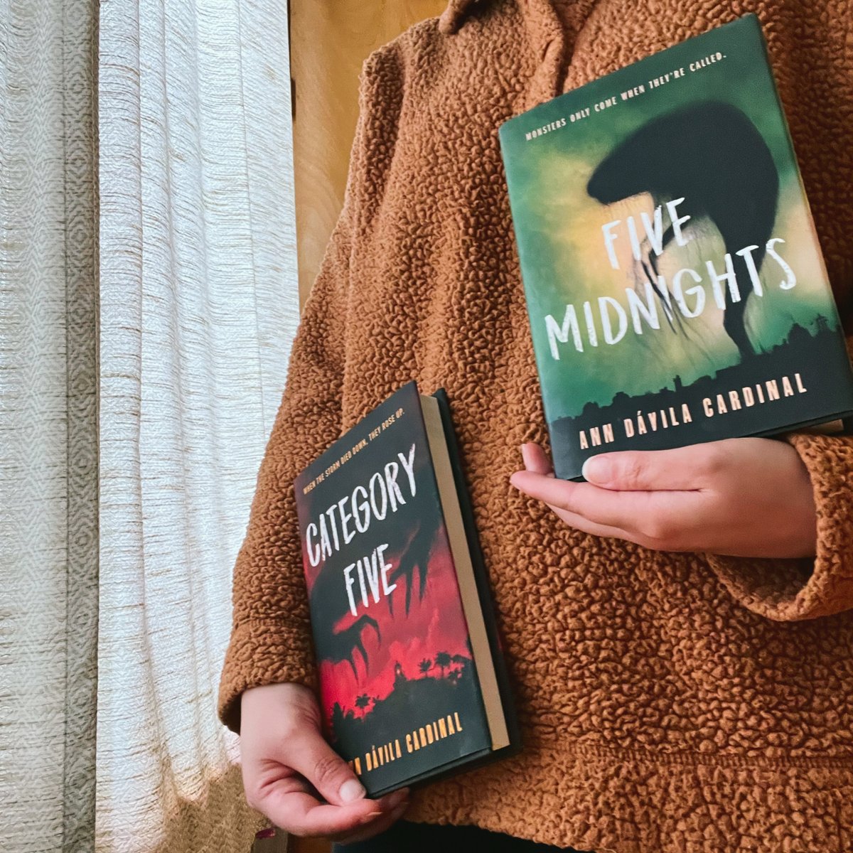 torteen's tweet photo. Hello book readers, horror enjoyers, and general appreciators of holiday seasons: It is skeleton time!!
And what better way to celebrate our scariest month than with some YA horror from @anndcardinal?
Dive into #FiveMidnights & #CategoryFive today!
https://t.co/96J5YAG20k https://t.co/DE7fYpFYFz