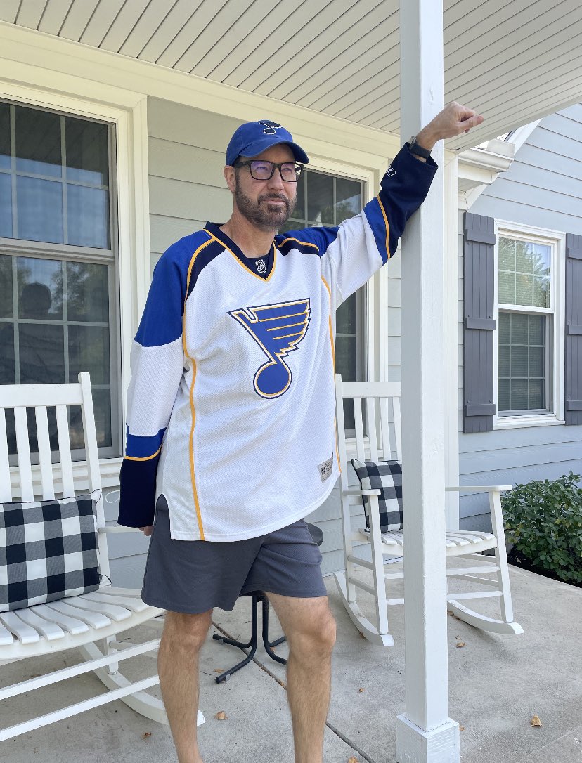 SMNWLinkCrew's tweet photo. Happy Jersey Day @smnw_office!
(With special appearance from Mr. Wolfe from home) https://t.co/tYobBJdD4n