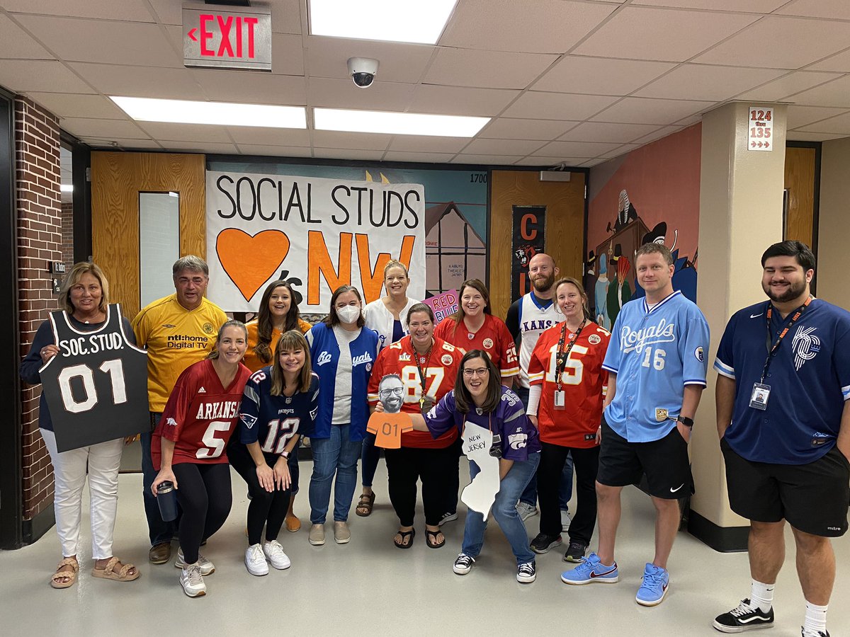SMNWLinkCrew's tweet photo. Happy Jersey Day @smnw_office!
(With special appearance from Mr. Wolfe from home) https://t.co/tYobBJdD4n