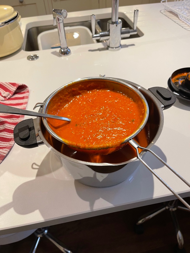 Bettyvstuff's tweet photo. Doing my cooking for less bit again- tomato & pepper soup made with leftovers! #cookingforless https://t.co/BNd1I7oJjU