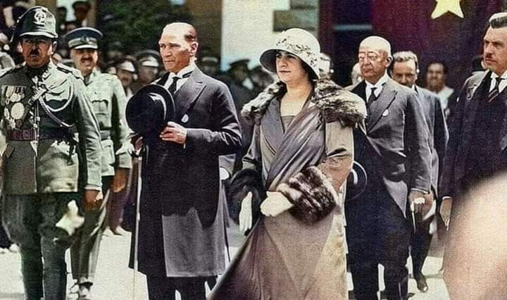 K_TURK_19051919's tweet photo. 1-Büyük Atatürk'ün hiç bilinmeyen bir anısı:

1935 yılında Uluslararası Kadın Kongresi'ne ilk kez devlet düzeyinde evsahipliği yapıldı.

Bu büyük onur Türkiye'nin oldu.
Kongrenin nerede yapılacağı tartışılırken Kurun Gazetesi yazarı Asım Us, Yıldız Sarayını önerdi.+ https://t.co/ZxI4wQXQiR