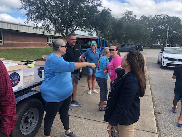 volusiaschools's tweet photo. @FoodBringsHope1 in partnership with @RealJeepBeach, @feedhopenow and @HUMVFC provided emergency relief at @cmspartans to the community that has been devastated by Hurricane Ian. They provided hot meals, food bags, and other supplies! @vcsbalgobin thanks EVERYONE involved! https://t.co/13YcPMO69R