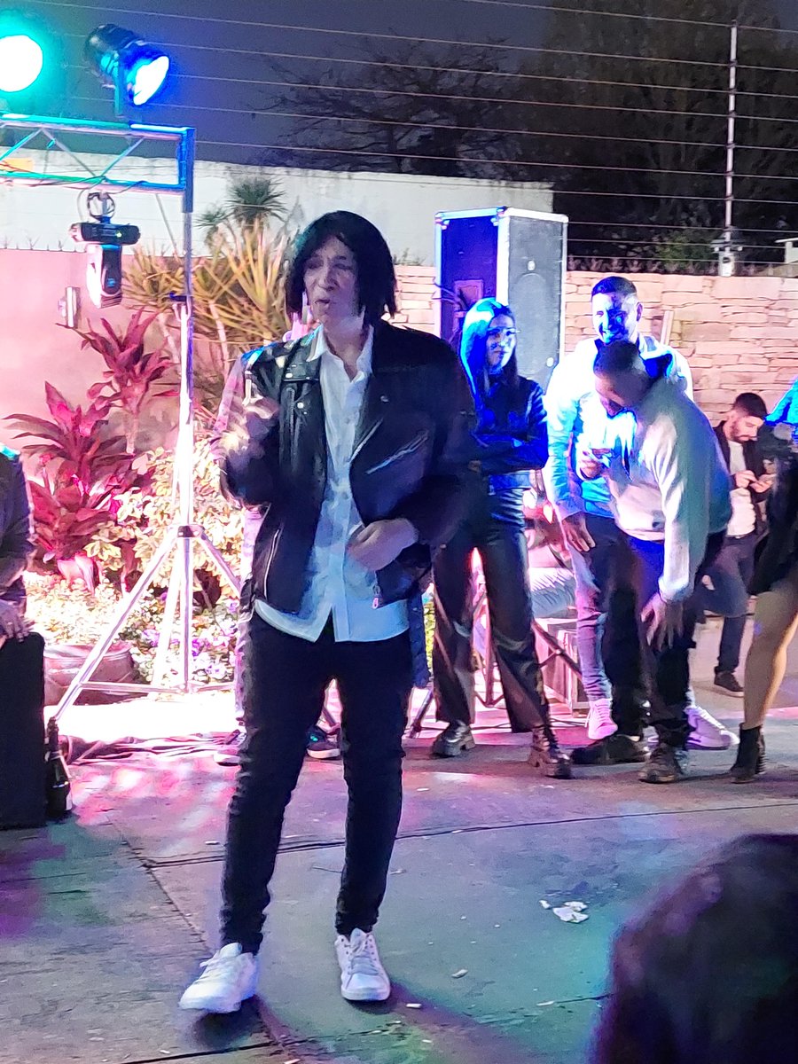 WorldMusicBA's tweet image. Muy felices de haber llevado a @Eduardo_Calvo ante 80 invitados con motivo del cumpleaños 50 de Marian.
►Mirá el show acá: worldmusicba.com/heavy-re-jodid…
_
#EduardoCalvo #HeavyReJodido #humorista #comediante #comico #humor #comedia