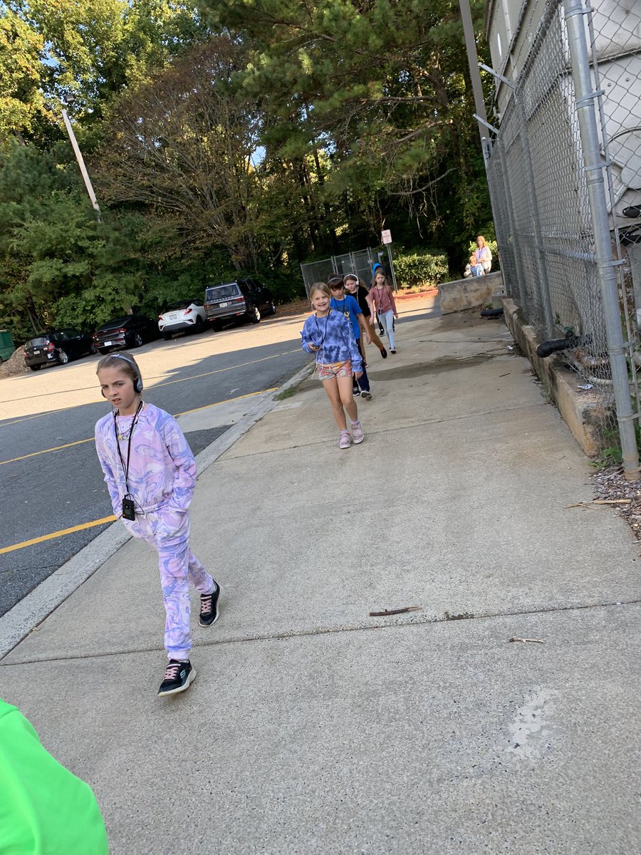 MMcmurtagh's tweet photo. Context clues lesson during our walk! @walkingclassrm @NicholsonEleme2 @CobbInTech https://t.co/aGCN0hI3d7