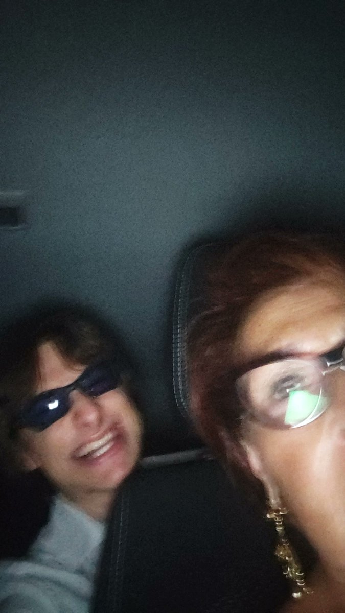 stuzzichin's tweet photo. comeback violentissimo! sono triste. foto selfie nonna e io https://t.co/s8y6AgNsas