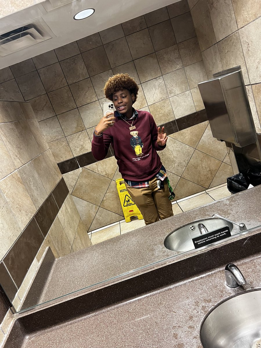 Destinyc_dez's tweet photo. It’s been a while #explore #senior #morelife https://t.co/WHOYzfeumd