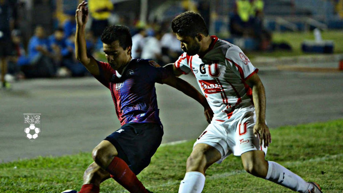 La fe es una aptitud del espíritu. Es, de hecho, un talento: debes nacer con él🏆⚽🇸🇻🔥!!!
¿Solo para conocedores a que equipo identificas y a que jugador reconoces? 
#historiadenuestrofutbol #recordaresvolveravivir #lvdda #ES #primeradivision #hechoenElSalvador #futbolnacional