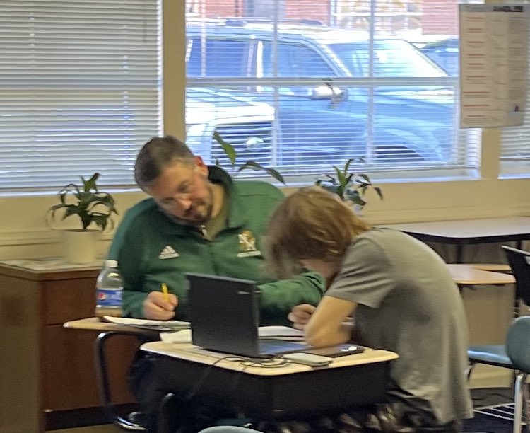 CLC_Pinckney's tweet photo. These Twilight program students are making the choice to show up for their future! Giving up is not an option. #PinckneyStrong #Classof2023 #alternativeed https://t.co/blqjUiCgwZ