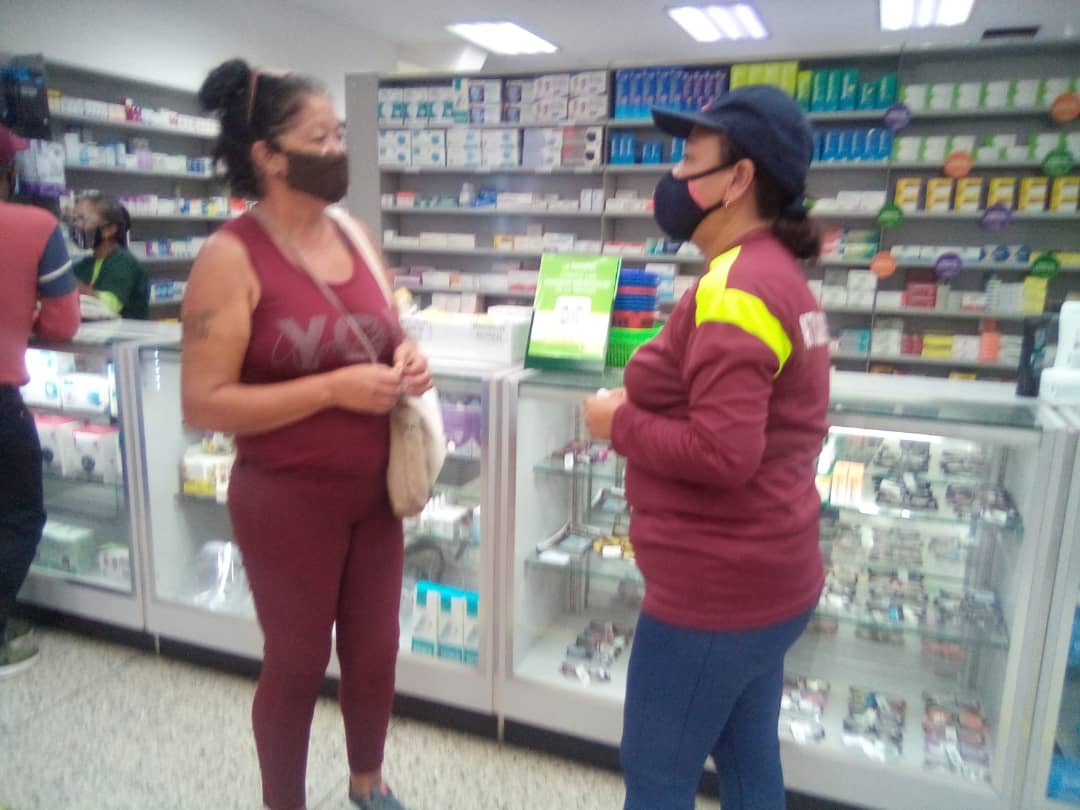VEN911GUARENAS1's tweet photo. #enterarte #4oct El equipo de Articulación Social del VEN 9-1-1 EGG se trasladó a las instalaciones de LOCATEL, ubicado en el CC Castillejo de la ciudad de Guatire dandole información acerca del funcionamiento que ofrece la Línea única de emergencias VEN 9-1-1 #RostrosDeMiPueblo https://t.co/srUCybc8hb