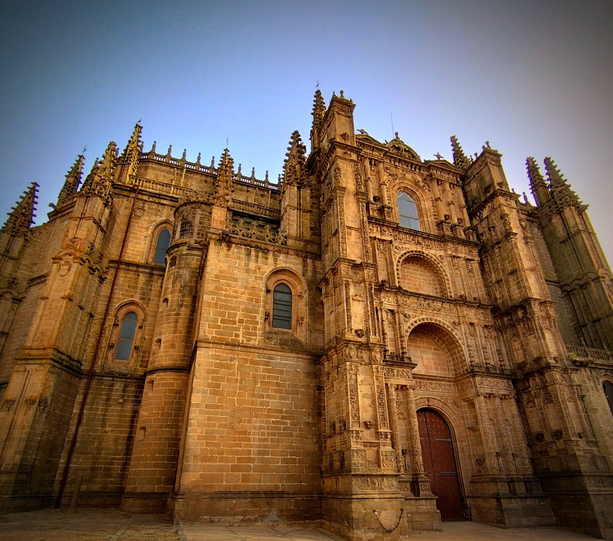 JopetaRa's tweet photo. TRANSITUS!!! , Museo excepcional para las Edades del Hombre, mis hermosas Catedrales de Plasencia.
#plasencia
#caceres
#extremadura
#edadesdelhombre
#catedradeplasencia
#transitus https://t.co/TYUjGfo0Sk