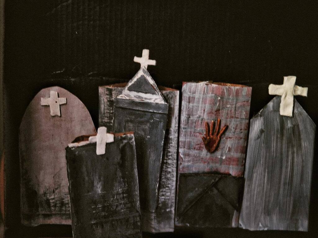 sstreuly's tweet photo. Halloween

#diorama #3dart #creepy https://t.co/A2Y7pN31eQ https://t.co/k3S75exX86