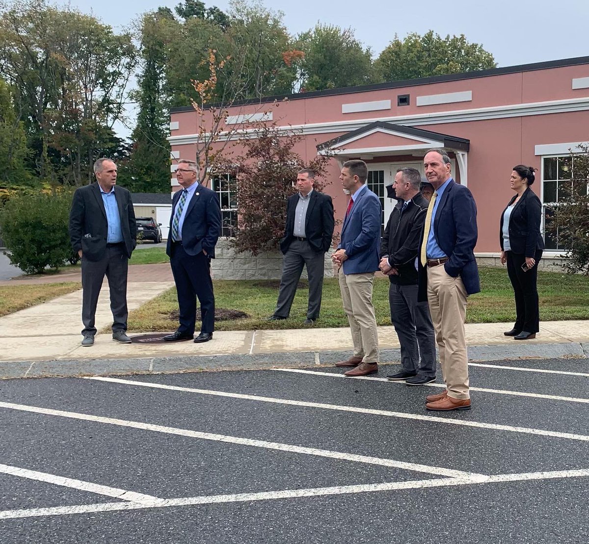 Extremely grateful to @SenRodrigues for coming to our district today to tour the Holyoke Soldiers’ Home, 104th Fighter Wing, and Soldier On in Agawam. It was great to showcase all the important work being done here on behalf of Veterans and our active-duty service members. 1/2