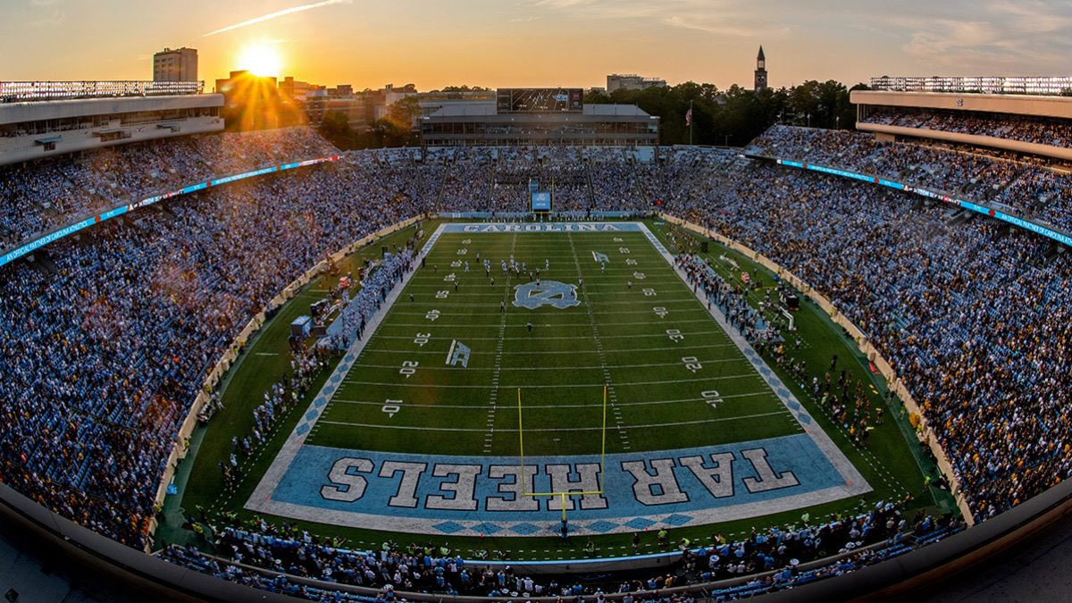 aziahjohnson_3's tweet photo. I am extremely blessed to announce that I have received my second D1 offer from UNC!!@drebly_32 @CoachGalloway7 @UNCFootball @TeeJayHS @VikingsTj https://t.co/ToMMOtH8gN