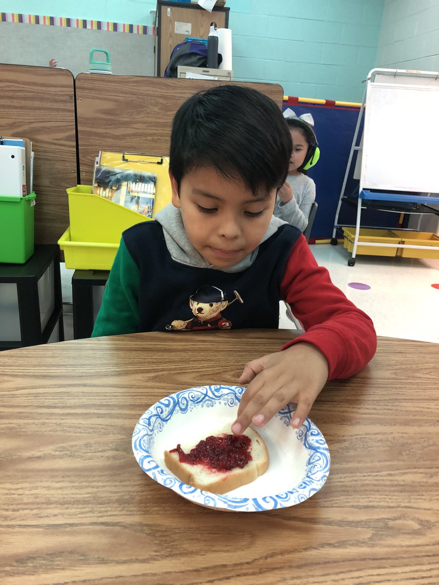 mrsmoseleypmk's tweet photo. Yesterday we made homemade strawberry jam and today we got to eat! Ss used core words “want” and “more”. Seems like the jam was a crowd favorite ☺️ @PotowmackES #eaglesdeserveit22 #corewordoftheweek https://t.co/Bqu5k9XbYB