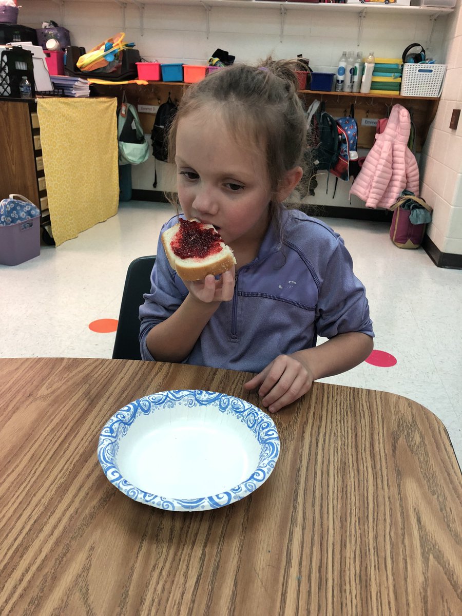 mrsmoseleypmk's tweet photo. Yesterday we made homemade strawberry jam and today we got to eat! Ss used core words “want” and “more”. Seems like the jam was a crowd favorite ☺️ @PotowmackES #eaglesdeserveit22 #corewordoftheweek https://t.co/Bqu5k9XbYB