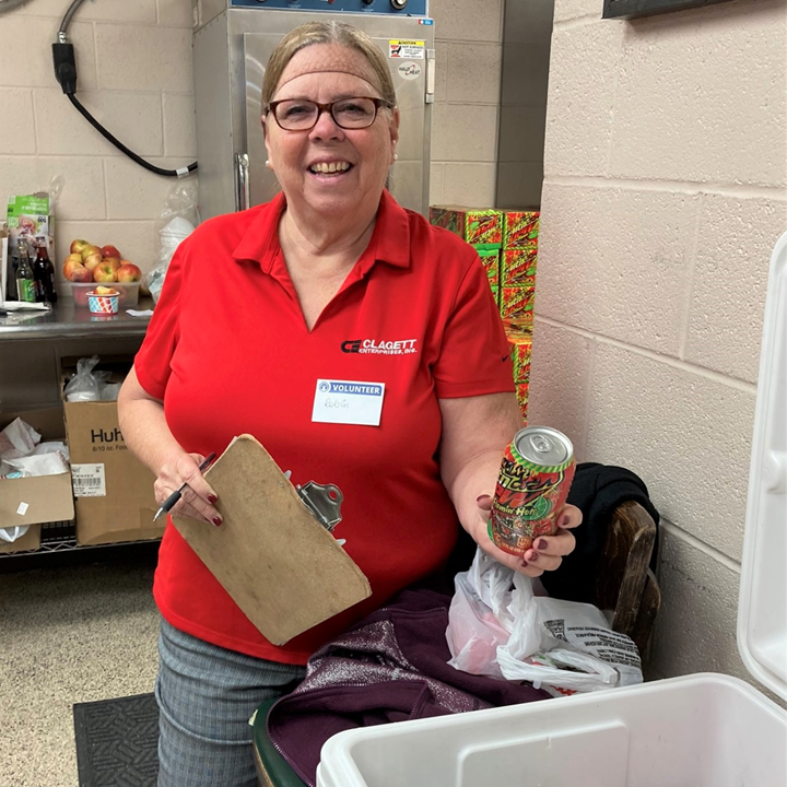 FRM_mission's tweet photo. Thanks to Clagett Enterprises, inc. for serving lunch today! Also, thank you for your financial investment in the lives of Frederick's citizens.
#givingback #volunteers #community #dogood #frederickmd #frederickmaryland #frederickcounty #downtownfrederick #frederickcommunity https://t.co/YXJDDMR8nG