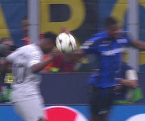 Con 0-0 y mandando en Münich, nos roban un penalti catedralicio sobre Dembélé

Con 1-0, nos anulan un gol por mano de Ansu Fati (para mí bien anulado) con una mano idéntica a la de Dumfries  que no señala como penal para posible 1-1

La <a href="/ChampionsLeague/">UEFA Champions League</a> de la <a href="/UEFAcom/">UEFA.com</a> VERGÜENZA