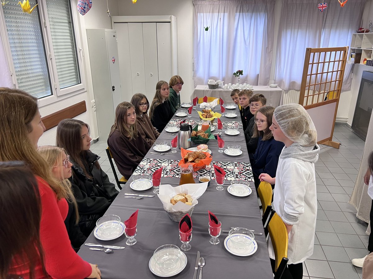 Accueil de la délégation Lituanienne dans le cadre de la <a href="/c_montataire/">Cite éducative MONTATAIRE</a> Bienvenue aux élèves et à leurs 2 enseignantes et merci aux élèves de Segpa de l’Atelier HAS et à la chorale du <a href="/clgafr60/">Collège Anatole France Montataire</a> pour ce bel accueil <a href="/AcAmiens/">Académie d'Amiens</a> @MullerRaphal4 <a href="/DSDEN60/">DSDEN de l'OISE</a>