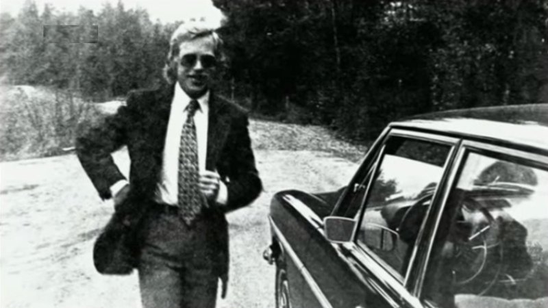 MacheathK's tweet photo. Agent Ferdinand Vaněk v Kaliningradu 5. 10. 1985 zakládá ČeMODAn Český-Mírový-Odboj-Dobrovolné-AnexeA dnes na jeho výroční, se vše dokoná.
Vážně ...myslím, že by z tohoto našeho "boje" proti Rusku měl radost. https://t.co/NN6ZNEvgaK