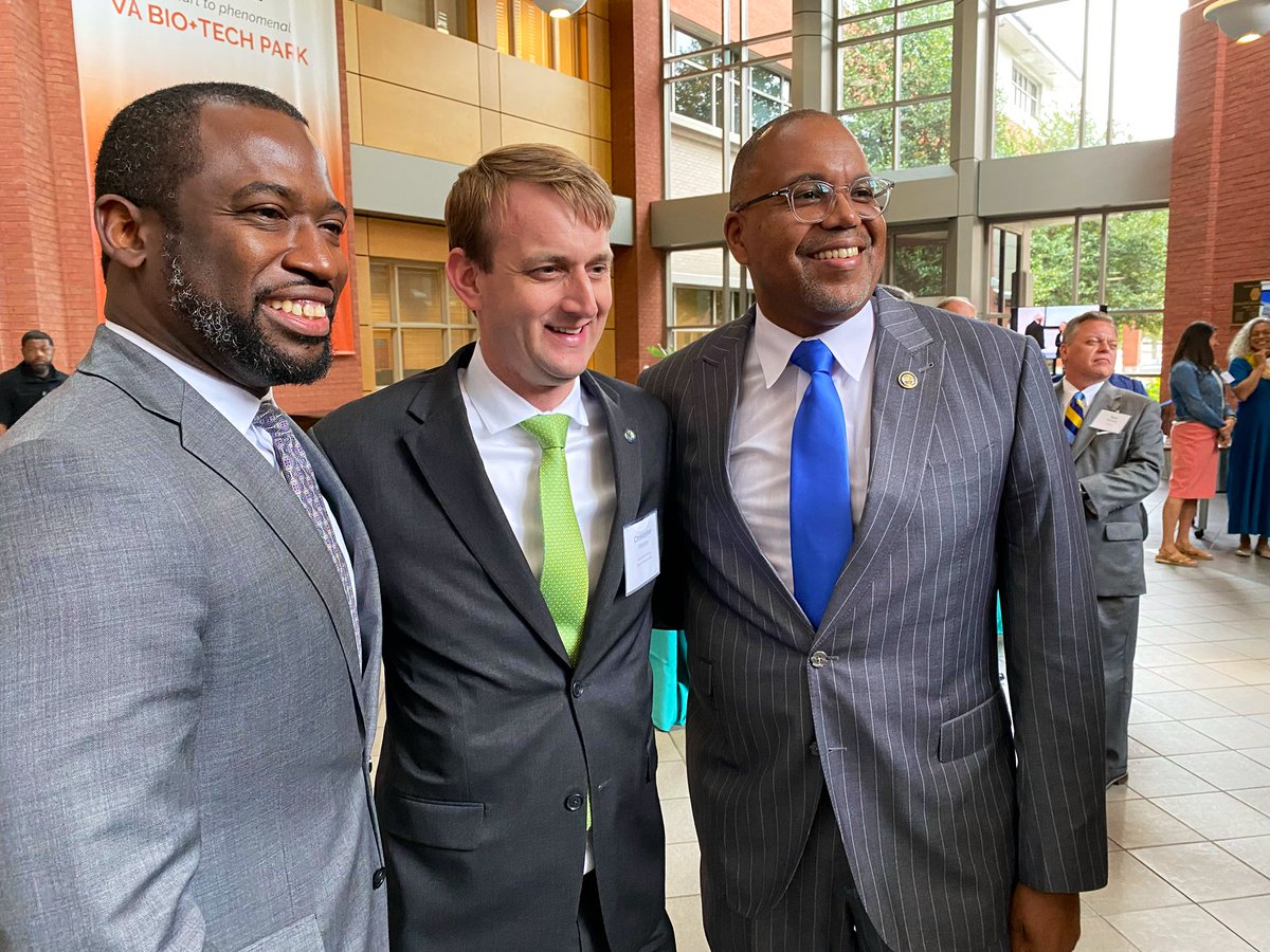 We are cultivating a culture of innovation here in the @CityRichmondVA. Grateful to have Sen @MarkWarner here to celebrate @activationRVA receiving a $53M #BuildBackBetter Regional award to spur pharmaceutical transformation of essential medicines in our domestic supply chain.