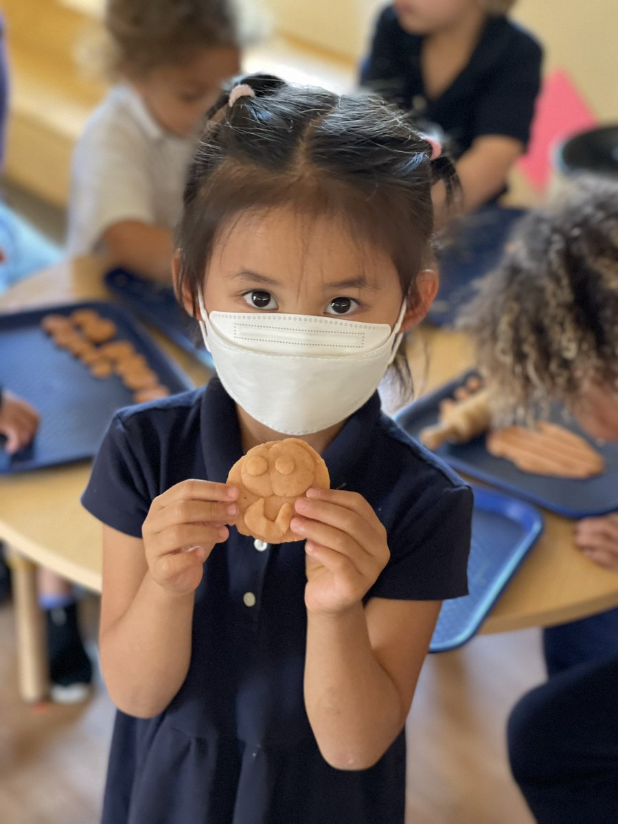 MaryBabbitt's tweet photo. It smells like fall in JK today. Little hands made sweet work of a favorite project, making pumpkin-spiced play doh. Smells delicious but it’s not for eating @HillbrookJK https://t.co/CFB6Uq7edD