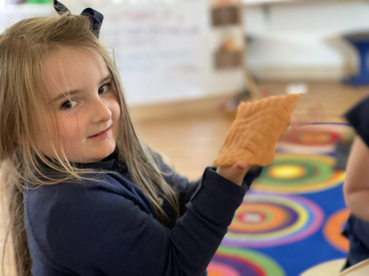 MaryBabbitt's tweet photo. It smells like fall in JK today. Little hands made sweet work of a favorite project, making pumpkin-spiced play doh. Smells delicious but it’s not for eating @HillbrookJK https://t.co/CFB6Uq7edD