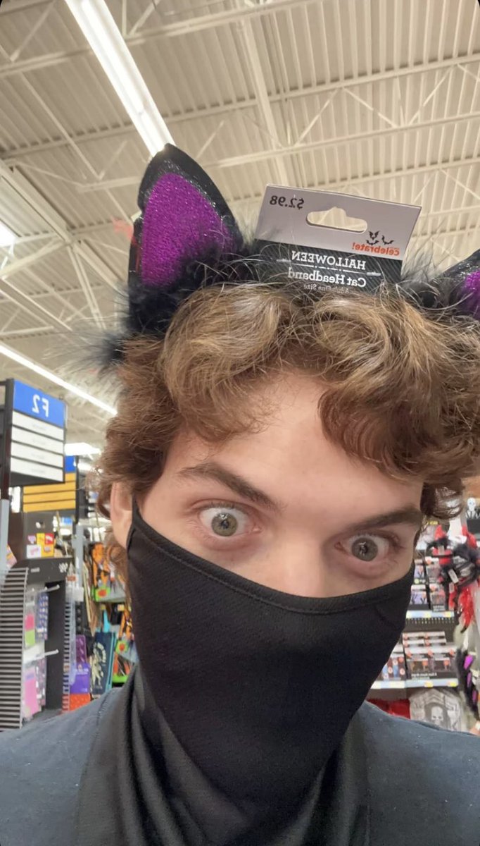 maebeeyes's tweet photo. we know this man's face for not even a week and this happens https://t.co/y9Mo8Dvvva