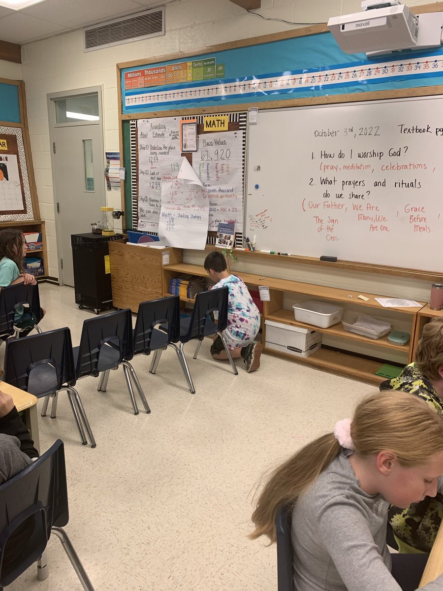 MrsMartinow's tweet photo. Yesterday, we discussed rituals at church to prepare for our school Mass this Thursday. Groups then modelled a ritual (kneeling, sign of peace, genuflecting) for their classmates to see. https://t.co/skhvzDSwNp