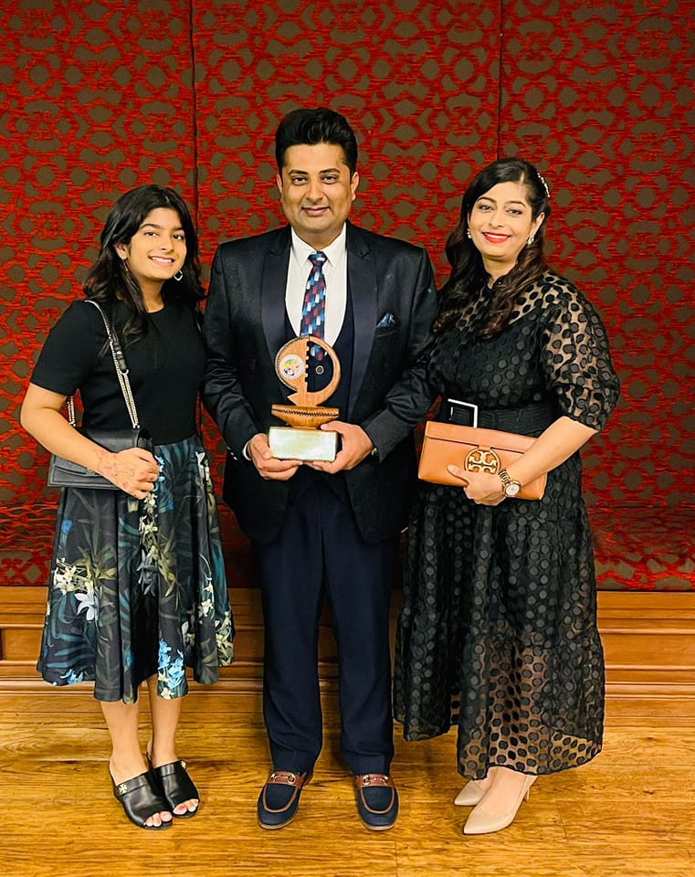 AusHCFJ's tweet photo. Delighted to support the return of the #FIPRA Music Awards. Congrats Sumeet Tappoo for your 🇦🇺sponsored International Achievement Award. Wonderful to also have winners of our recent Domo Vou Talei Music Competition, rapper Ju Ben & teenage band V5, perform alongside Fiji’s best. https://t.co/DTvBdN58HI