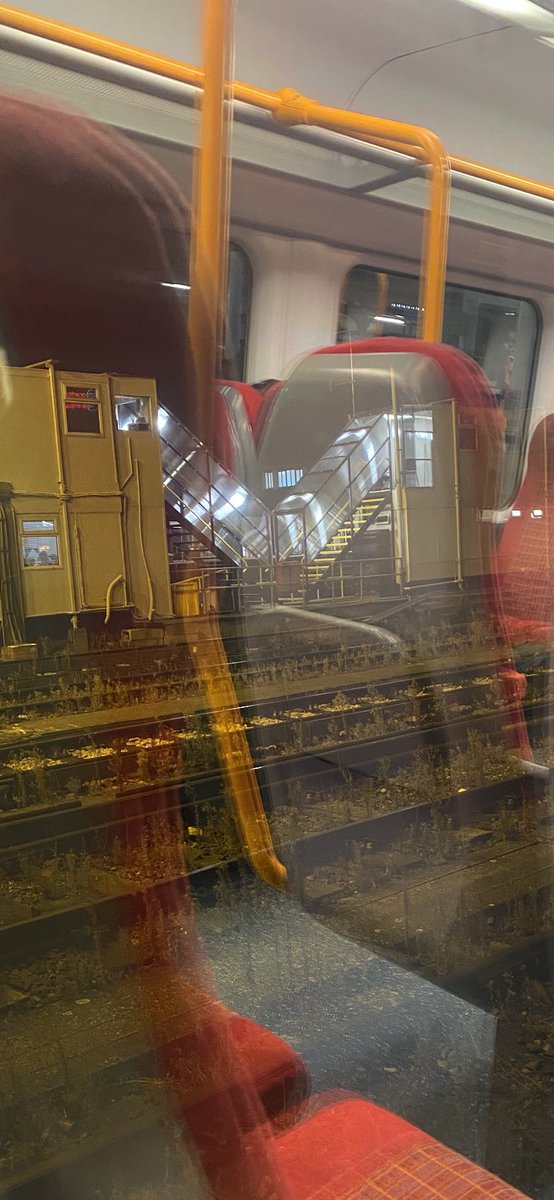 Schtaples's tweet photo. 2022 : A (post late shift) Train Odyssey https://t.co/0HZAgarubO