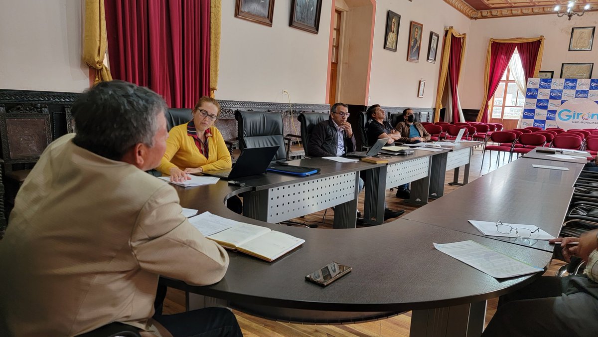 JMUzhca's tweet photo. Esta tarde se desarrolla Sesión Extraordinaria de Concejo Cantonal, presidiendo el alcalde @JMUzhca, tratan el siguiente orden del día 👇 https://t.co/u8xVySUlp6
