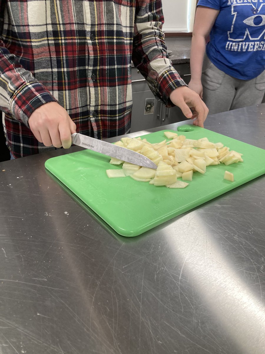 PRMrsJones's tweet photo. Amazing soups today in #culinary2 #studentschoice turned out great!!! @SKochPR @IndustryCareers https://t.co/5G5pJ9zZOz