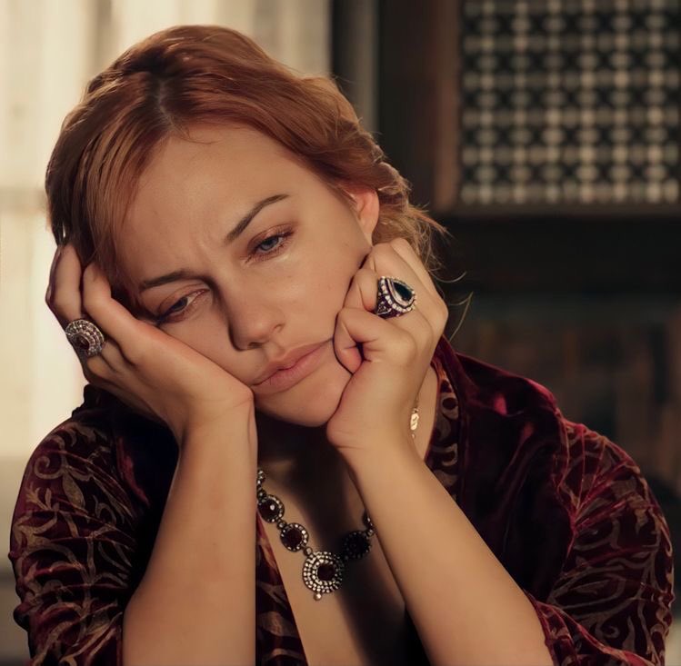 hasekiisultan's tweet photo. Tüm gün sağa sola mutlu göründükten sonra eve gelince benim eşgal https://t.co/CTYTN4PXk2