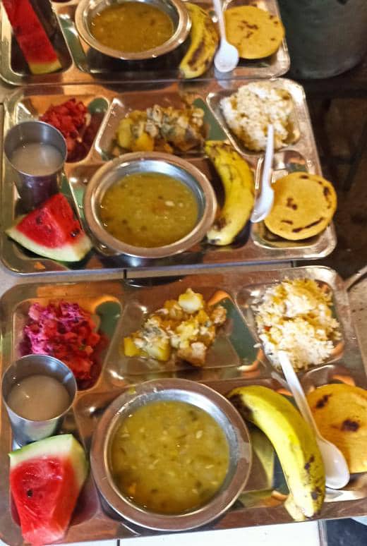 cnaeoficial's tweet photo. Delicioso y nutritivo almuerzo 😋 disfrutan los niños y niñas del Edo. Lara en el inicio del año escolar 2022 - 2023.

@NicolasMaduro
@delcyrodriguezv
@_laavanzadora
@pedrodiazg59 https://t.co/es6tbm8iaS