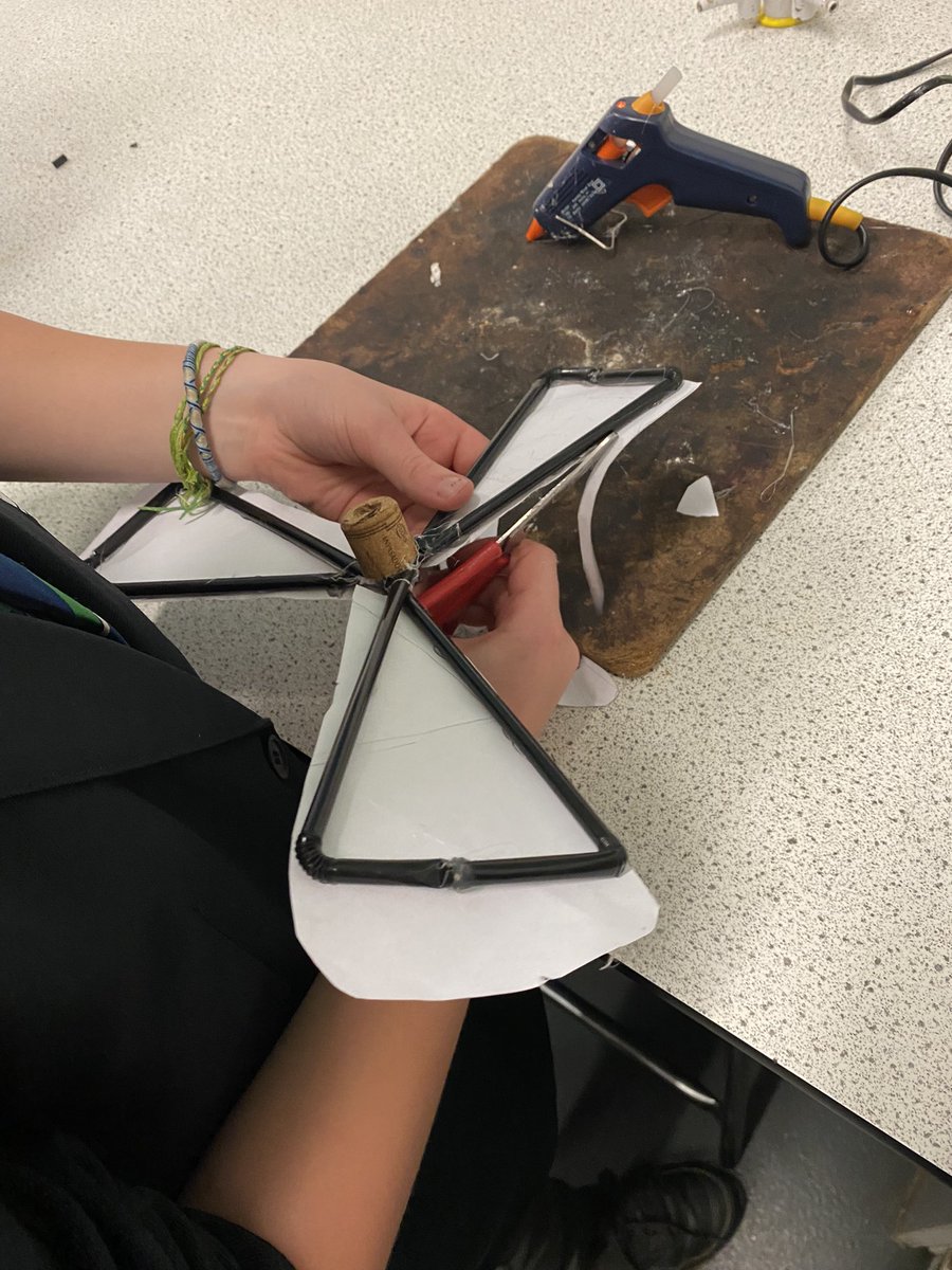 Celebrating the brilliance of William Kamkwamba at #Downendscienceclub. #BlackHistoryMonthUK. Fantastic fun designing wacky wind turbines. <a href="/lisaj_howell/">lisa howell</a> <a href="/DownendschNews/">Downend School</a>