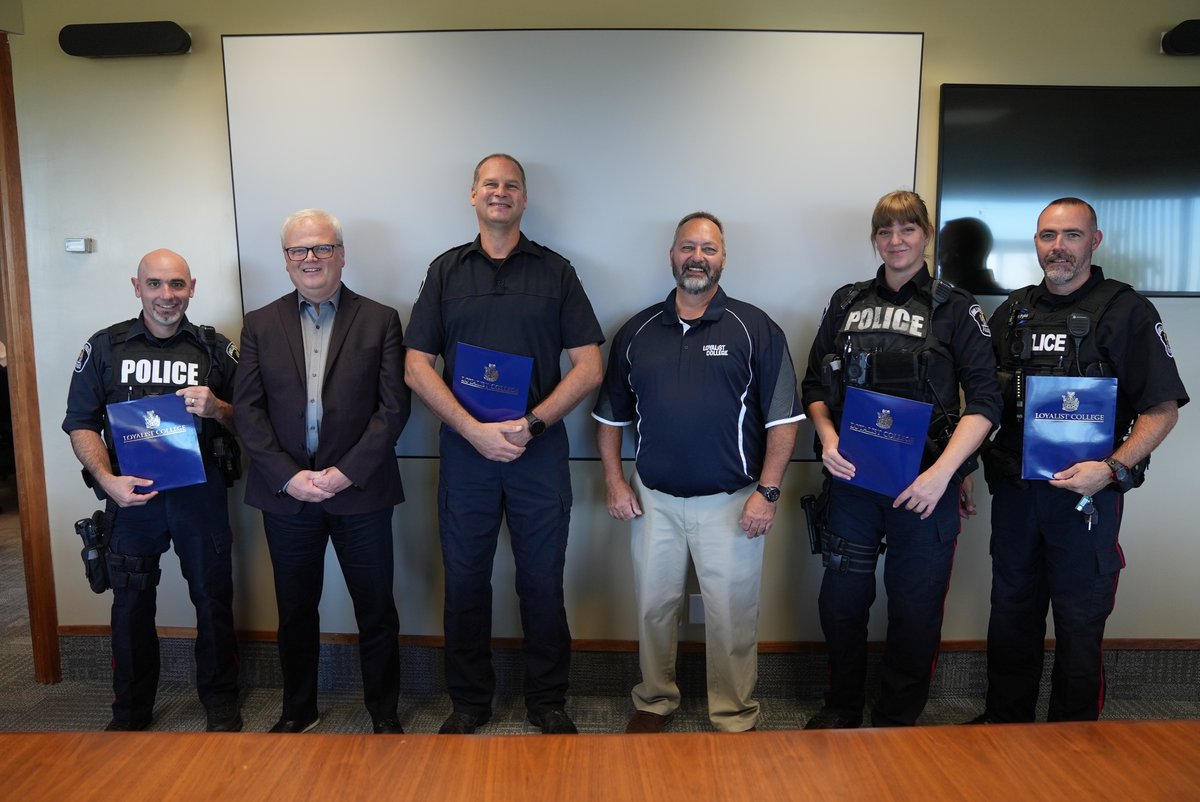 LoyalistCollege's tweet photo. Campus News: Acting President Mark Kirkpatrick presents certificates to @BLVLPolice members who completed the Surveying for Accident Scene Mapping course. We’re proud of our long-standing tradition of partnership with the Belleville Police Services! https://t.co/na8kR1WwKX