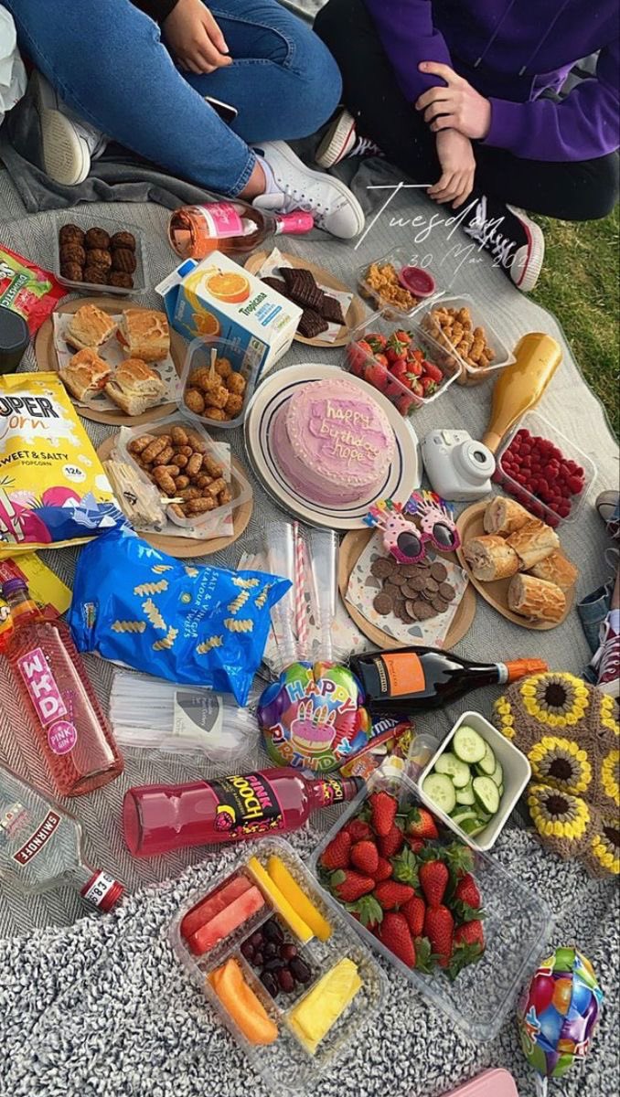 birthday pic nic! 
<a href="/fl0raxs/">Kat</a> <a href="/bestwinx/">bestwinx</a> @folktecna
