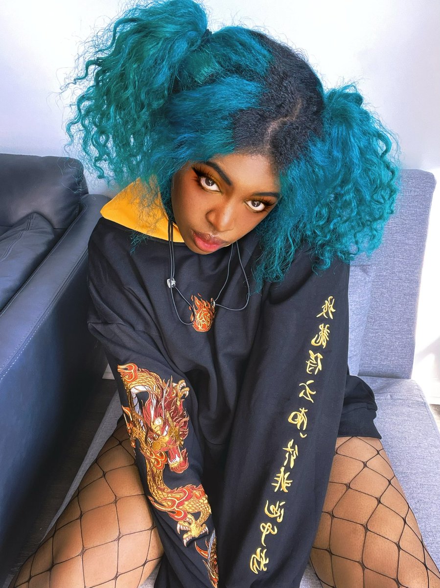 Shellanin2D's tweet photo. Uhhh #FaceReveal ? https://t.co/f2w5ATgTQ4
