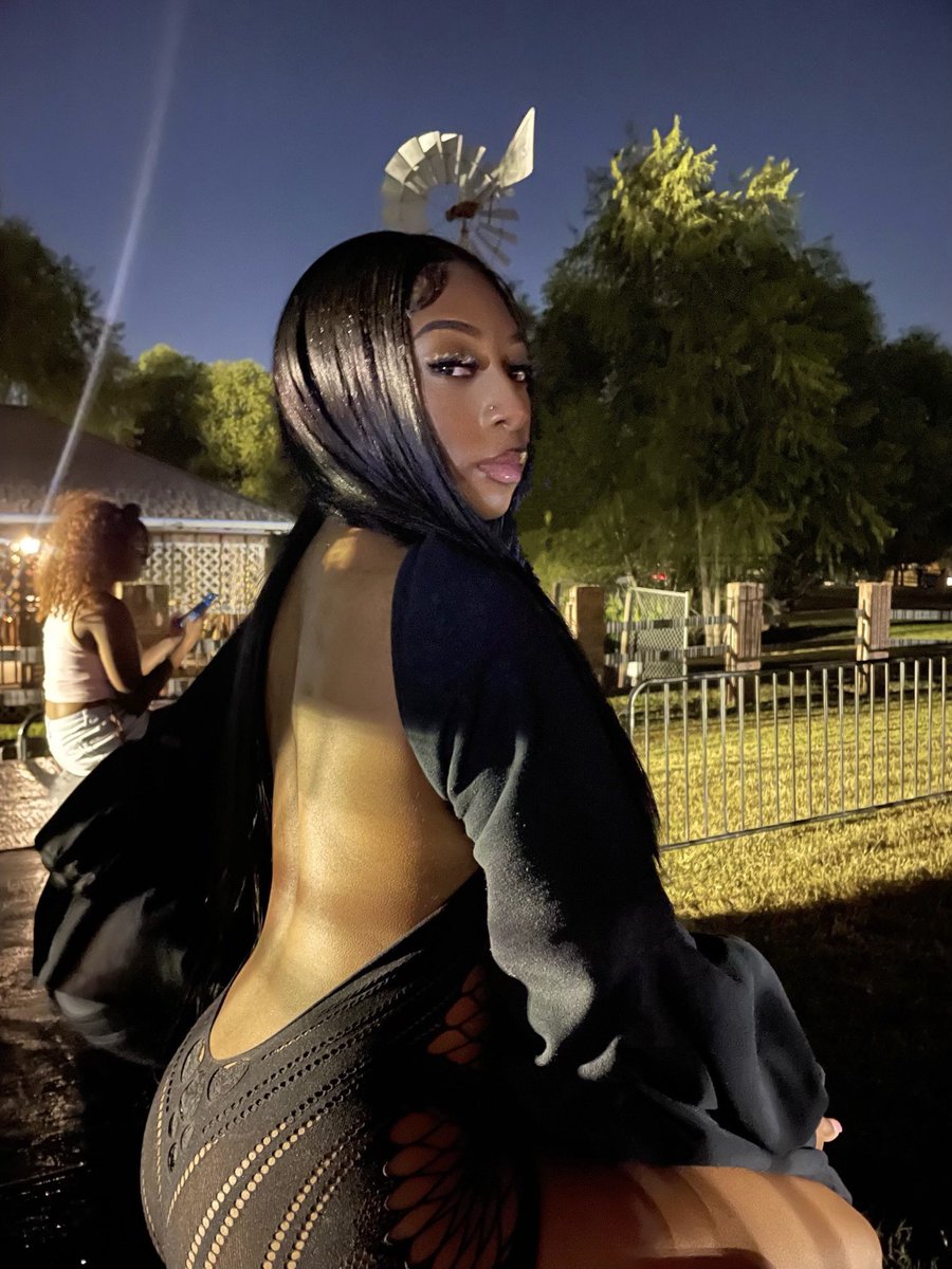 Britt ✰ tweet media