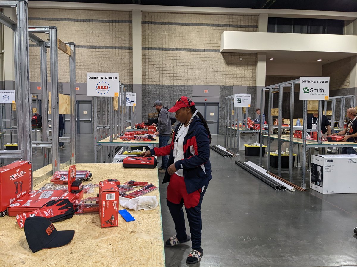PHCCFoundation's tweet photo. Our apprentices are opening up all the Milwaukee Tools they receive just for being part of the National Apprentice Contest. Thanks Milwaukee!

#PHCCFoundation #PHCC #phccconnect https://t.co/ciDPc73lkH