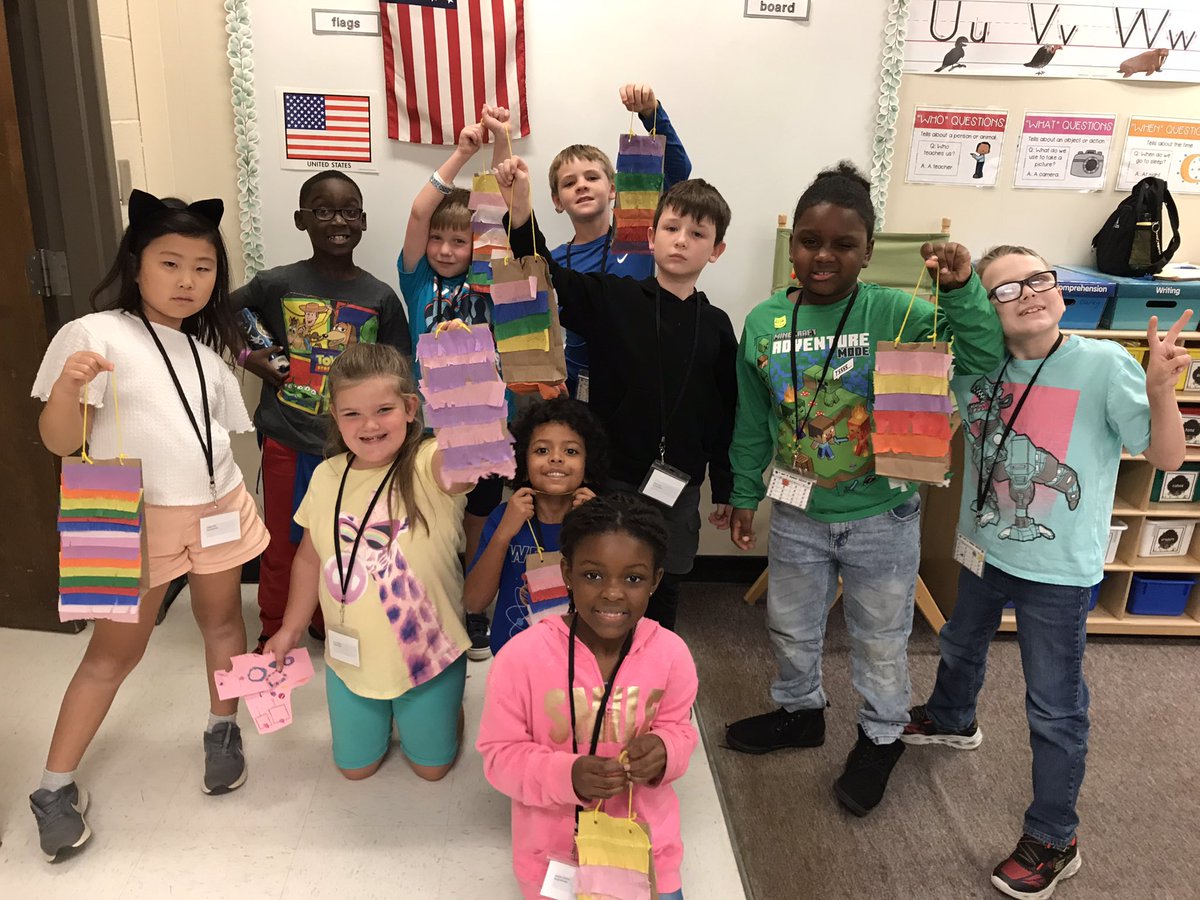 Ale (@ale25521731) on Twitter photo What can you make when you have paper bags, crepe paper, glue, and scissors? A piñata!! The kids had fun making their piñata. Lots of cutting, gluing, and a big mess but it was worth it! <a href="/RSP21stCCLC/">Reach for the Stars Program</a> <a href="/bakerelembears/">Baker Elementary</a> What can you make when you have paper bags, crepe paper, glue, and scissors? A piñata!! The kids had fun making their piñata. Lots of cutting, gluing, and a big mess but it was worth it! <a href="/RSP21stCCLC/">Reach for the Stars Program</a> <a href="/bakerelembears/">Baker Elementary</a>