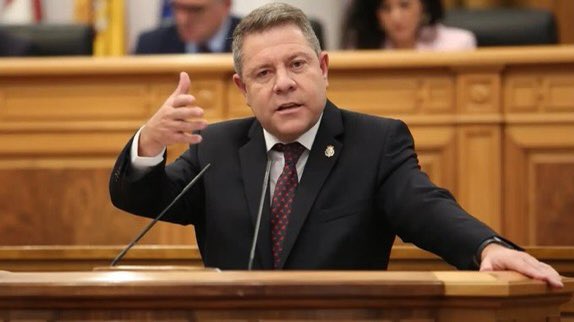 M_A_Valverde's tweet photo. 👉🏻No debiera ser así  pero lo es. 
👉🏻Hoy hemos visto y escuchado a un Page soberbio, faltón, burlón, anclado en el pasado, victimista, con un paternalismo impostado y hablando solo de él. 
👉🏻Ya no representa el futuro de CLM. 
#ElFinDePage 
@PPCiudadReal1 @PP_CLM https://t.co/wtAeErpNn1