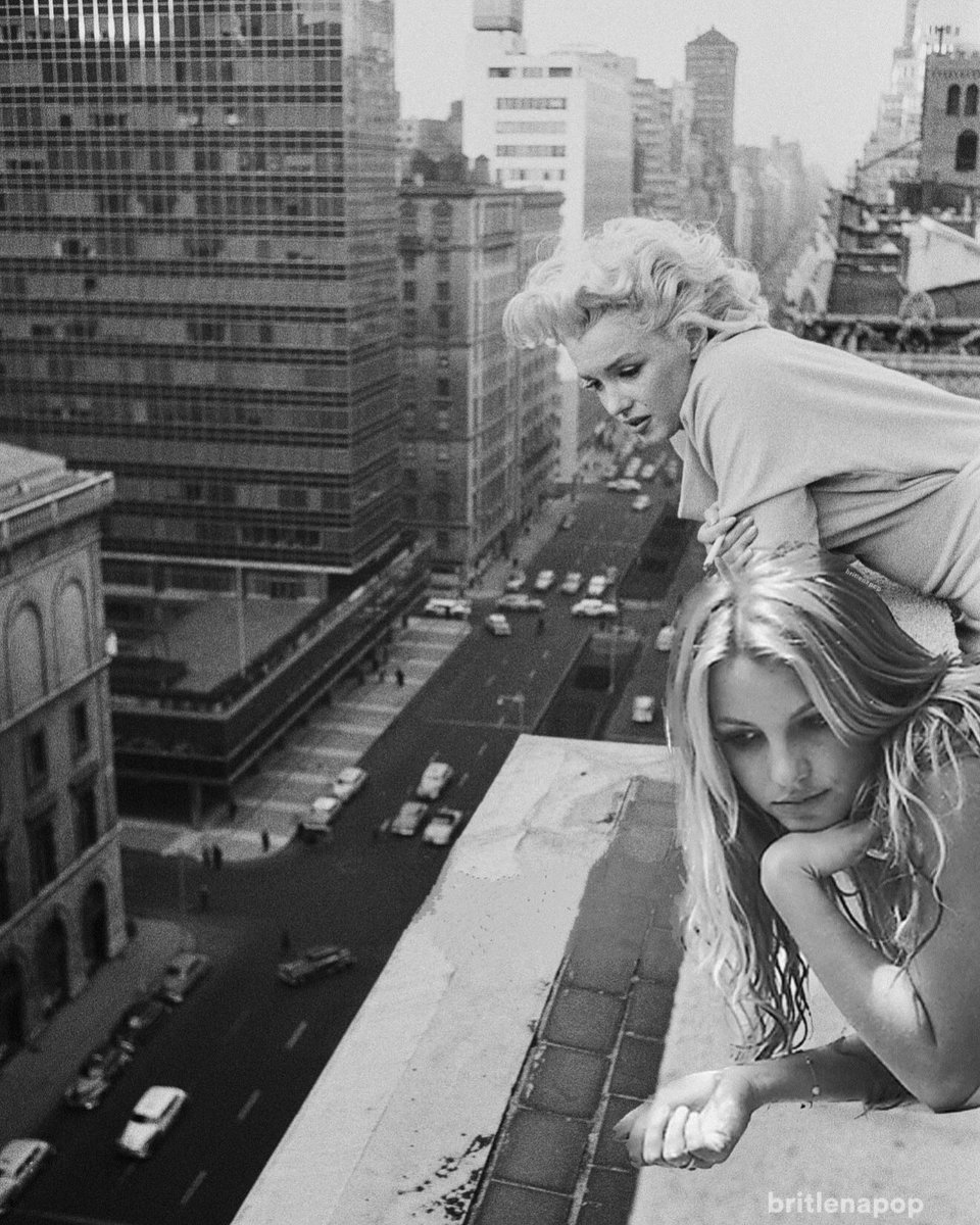 garbomooore's tweet photo. marilyn monroe and britney spears on a new york hotel balcony, 1955. https://t.co/oCes3xGVGe