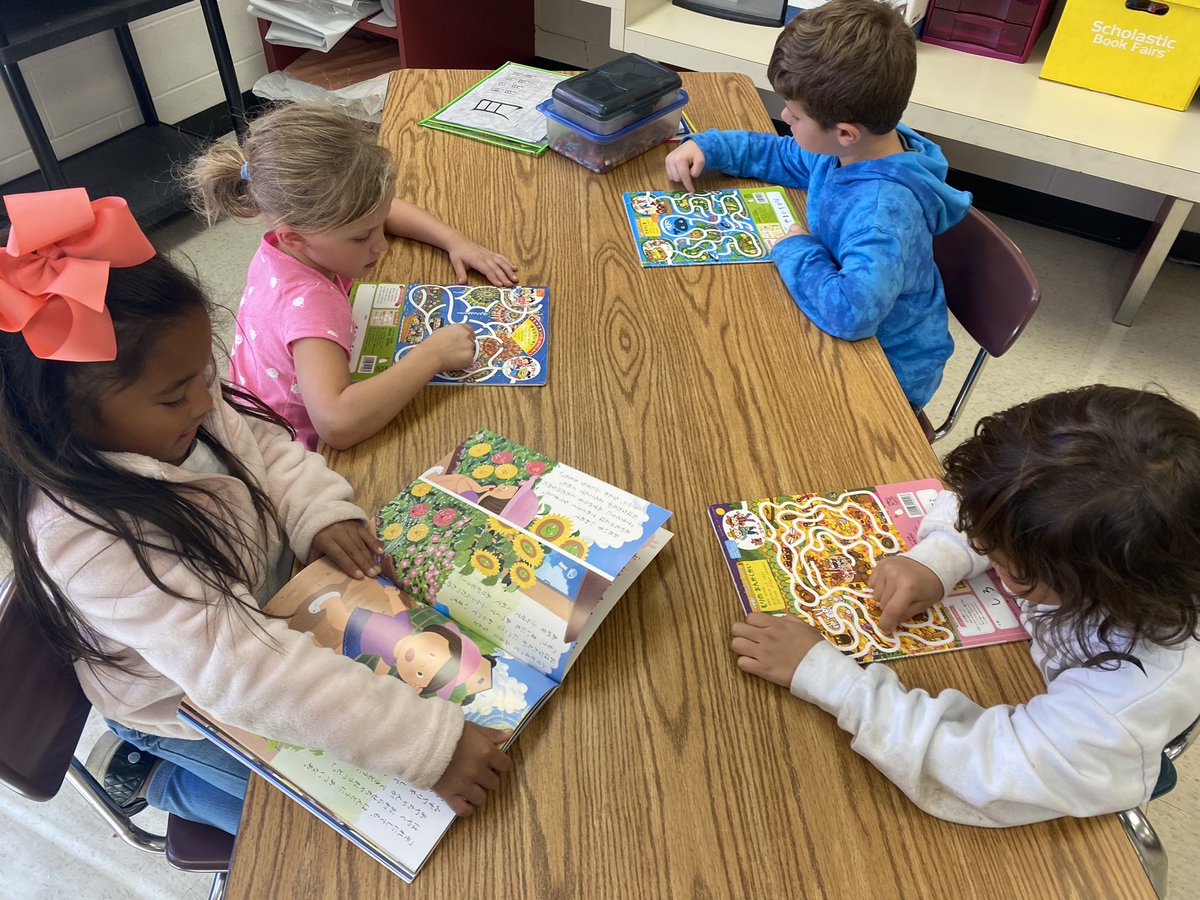 frysensei's tweet photo. Kinders get to explore some Japanese books! Isn’t it cool how Japanese writing can go from top to bottom or from side to side? Even on the same page?! And the books open backwards from ours! 🤩 @richardskclass @EES_Mustangs https://t.co/ytwwlARlkX