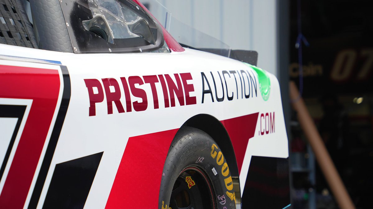 HailieDeegan's tweet photo. Beyond excited to finally share with everyone that I’m going to be making my @NASCAR_Xfinity debut in this @PristineAuction @Ford Mustang at @LVMotorSpeedway !! So thankful for everyone who made this dream a reality 🙌 https://t.co/2BxGgYfDIk