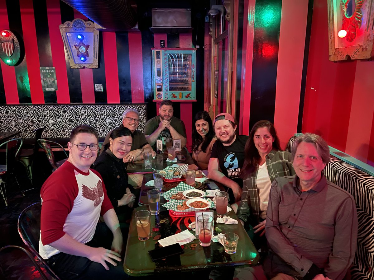 Schellman's tweet photo. In the neighborhood with our Seattle area #SchellmaNators! https://t.co/4uD2hjXzaK